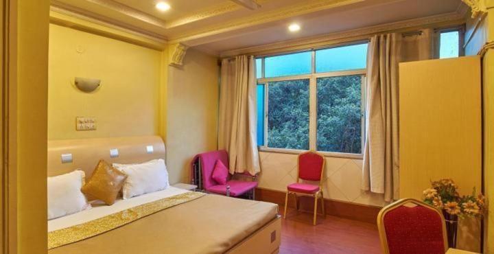 Hotel Tushar Pune Exterior foto